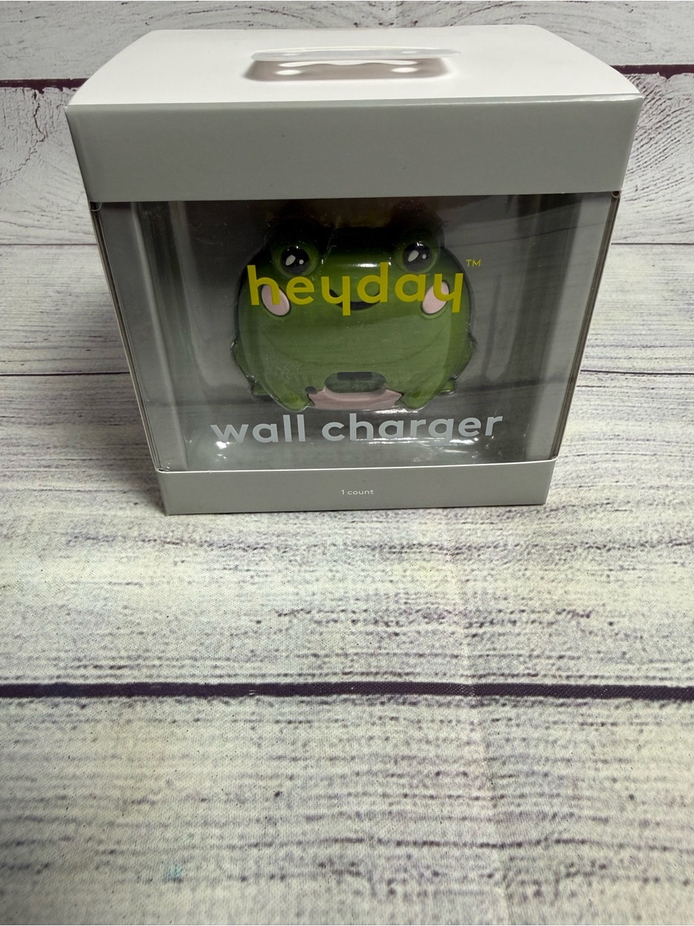 Heyday Green Frog Wall Charger 1 USB C Port 15W Max Fast Charging